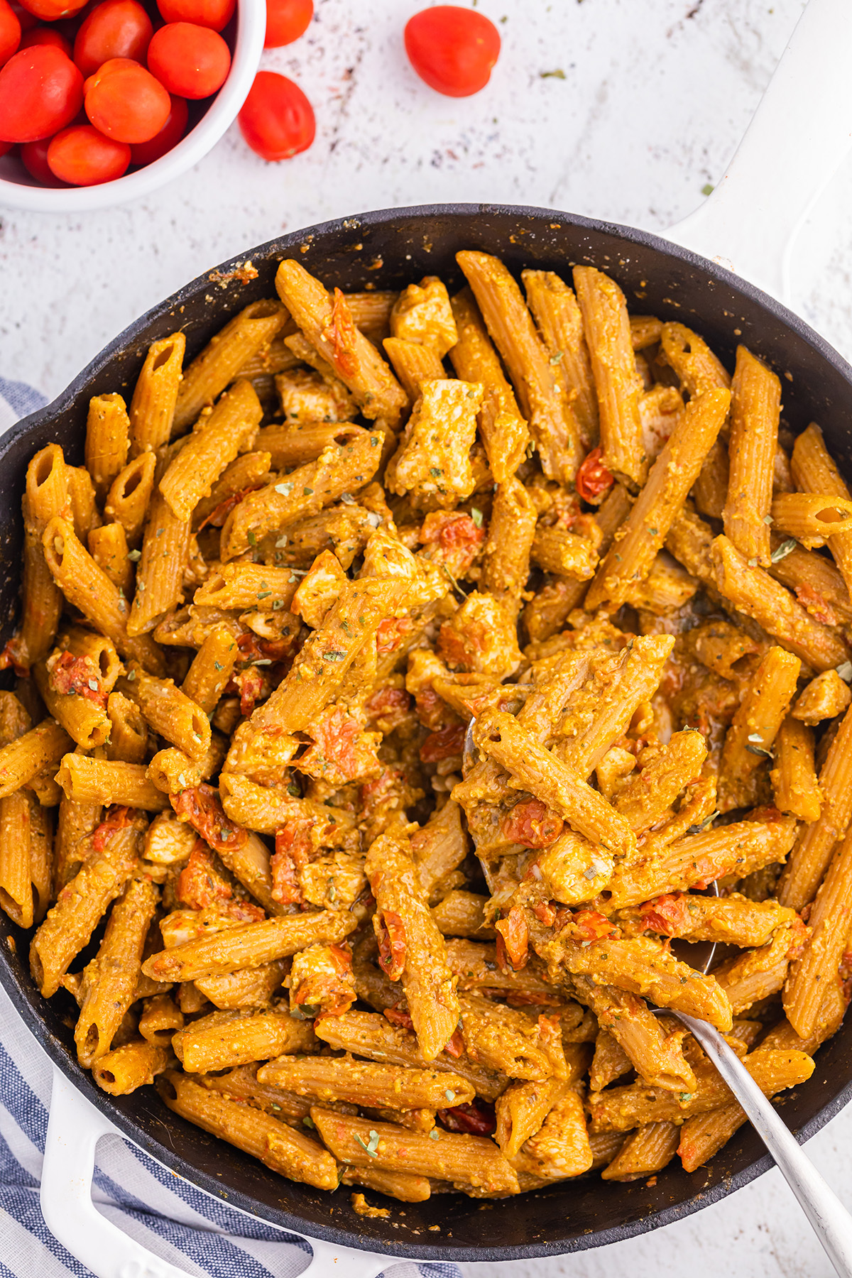 Pesto Penne with Chicken and Cherry Tomatoes