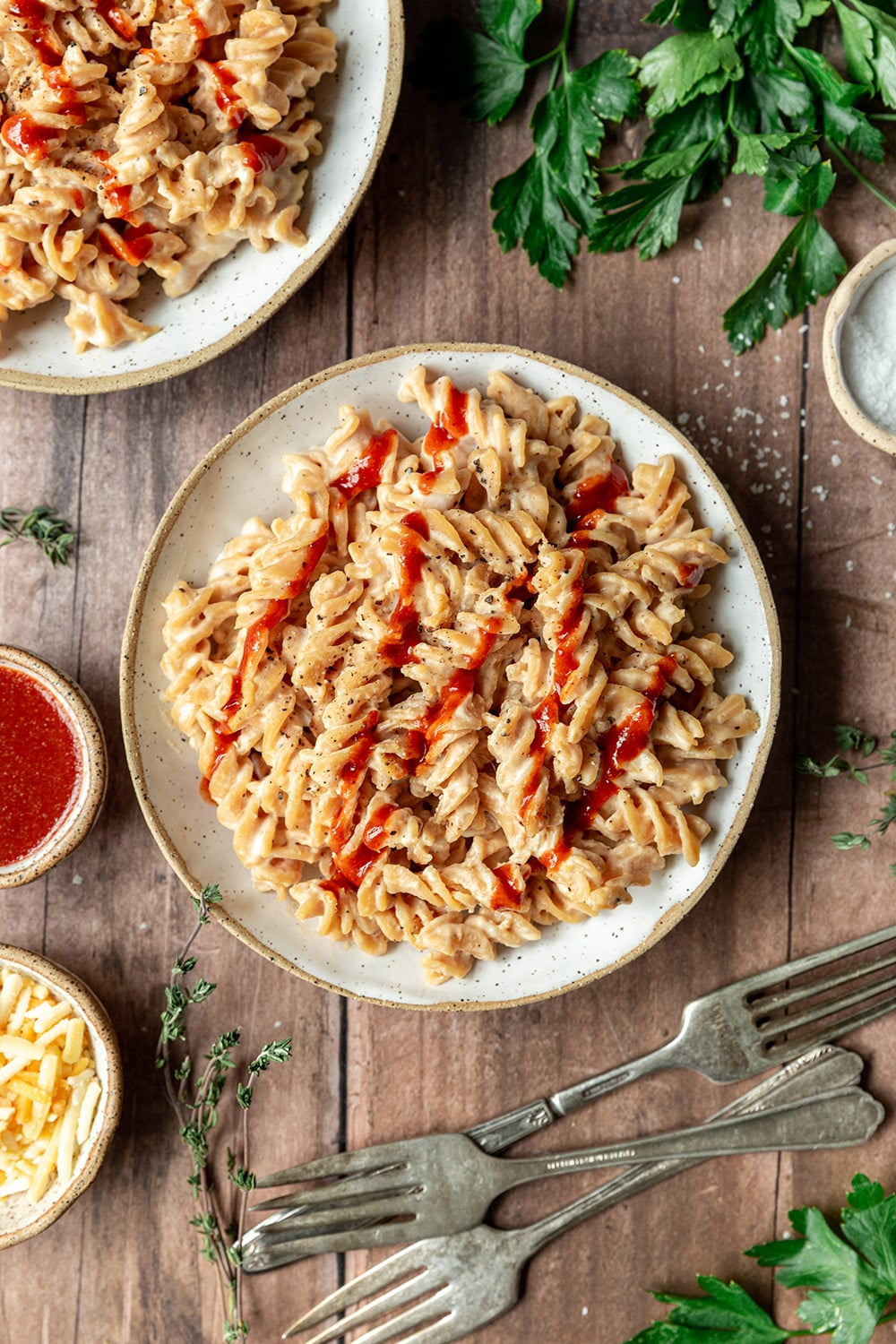 This Vegan Sriracha Mac & Cheese Recipe takes a traditional favorite and spices it up